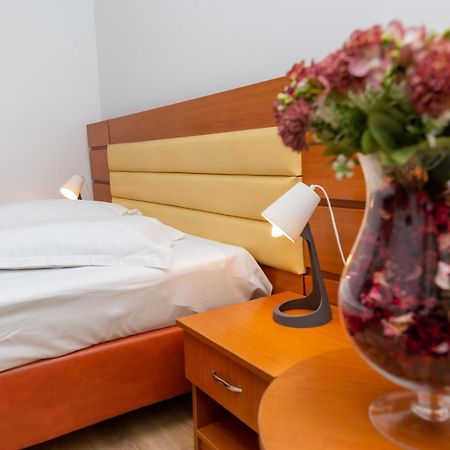 Hotel Sir Colentina Bucharest Luaran gambar