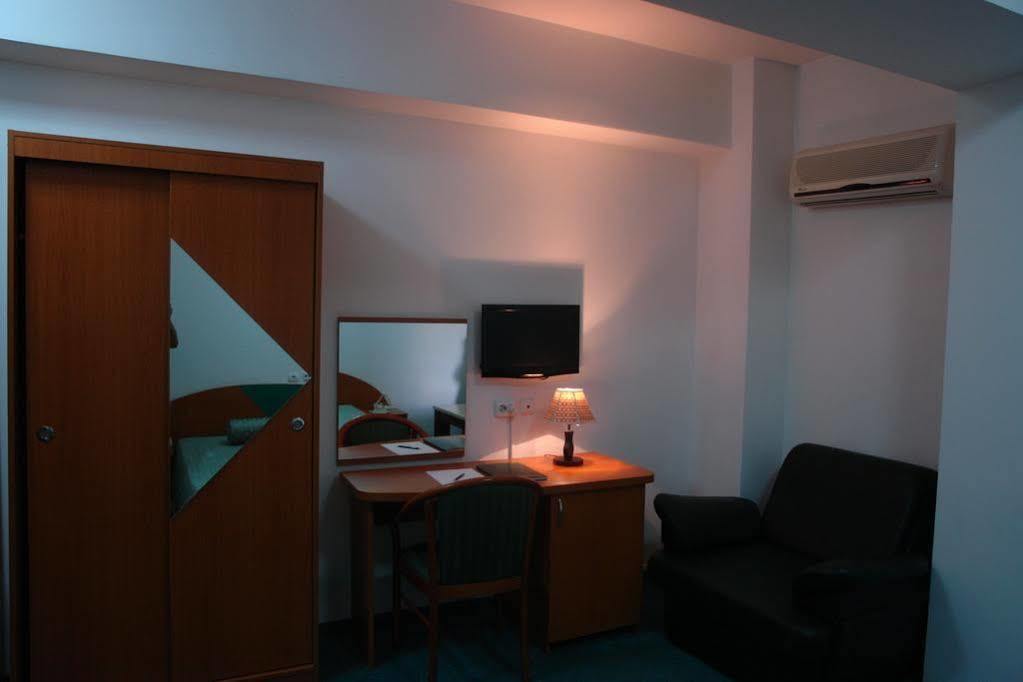 Hotel Sir Colentina Bucharest Luaran gambar